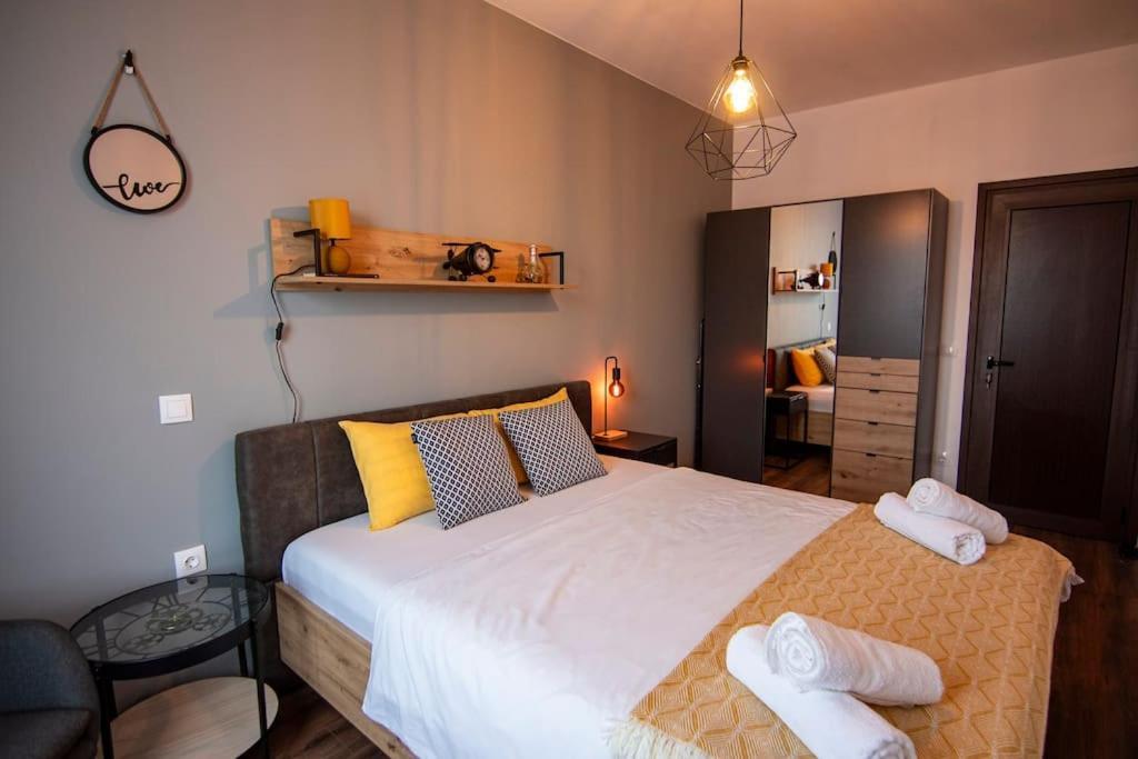 Appartamento Аpartment With Free Parking Sofia Esterno foto