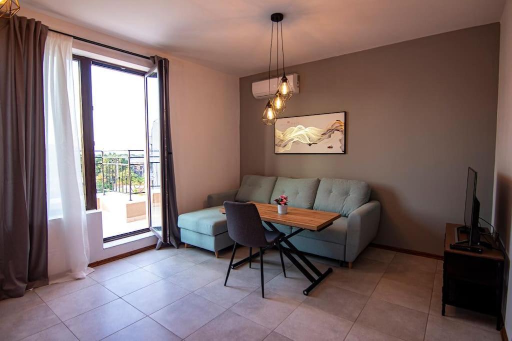 Appartamento Аpartment With Free Parking Sofia Esterno foto